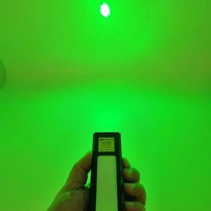 Linterna LED USB barata con puntero láser verde 520nm
